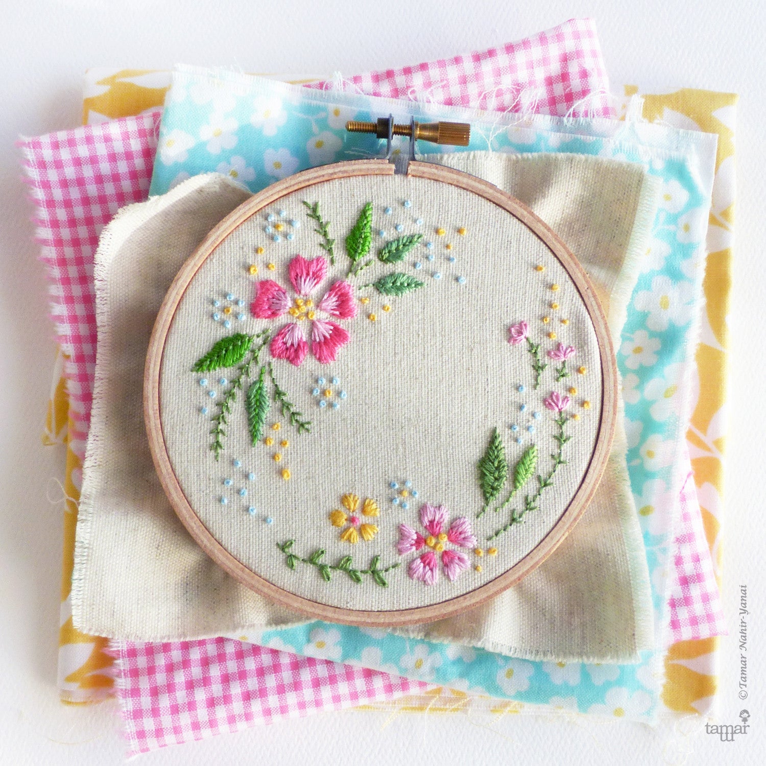 Embroidery Starter Kit for Beginners Stamped Cross Stitch Kits with Cute Flowers and Plants Patterns with Embroidery Hoops and Color Threads for